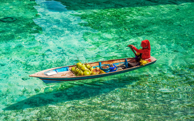 Liu Ming - Rowing-on-clear-Water